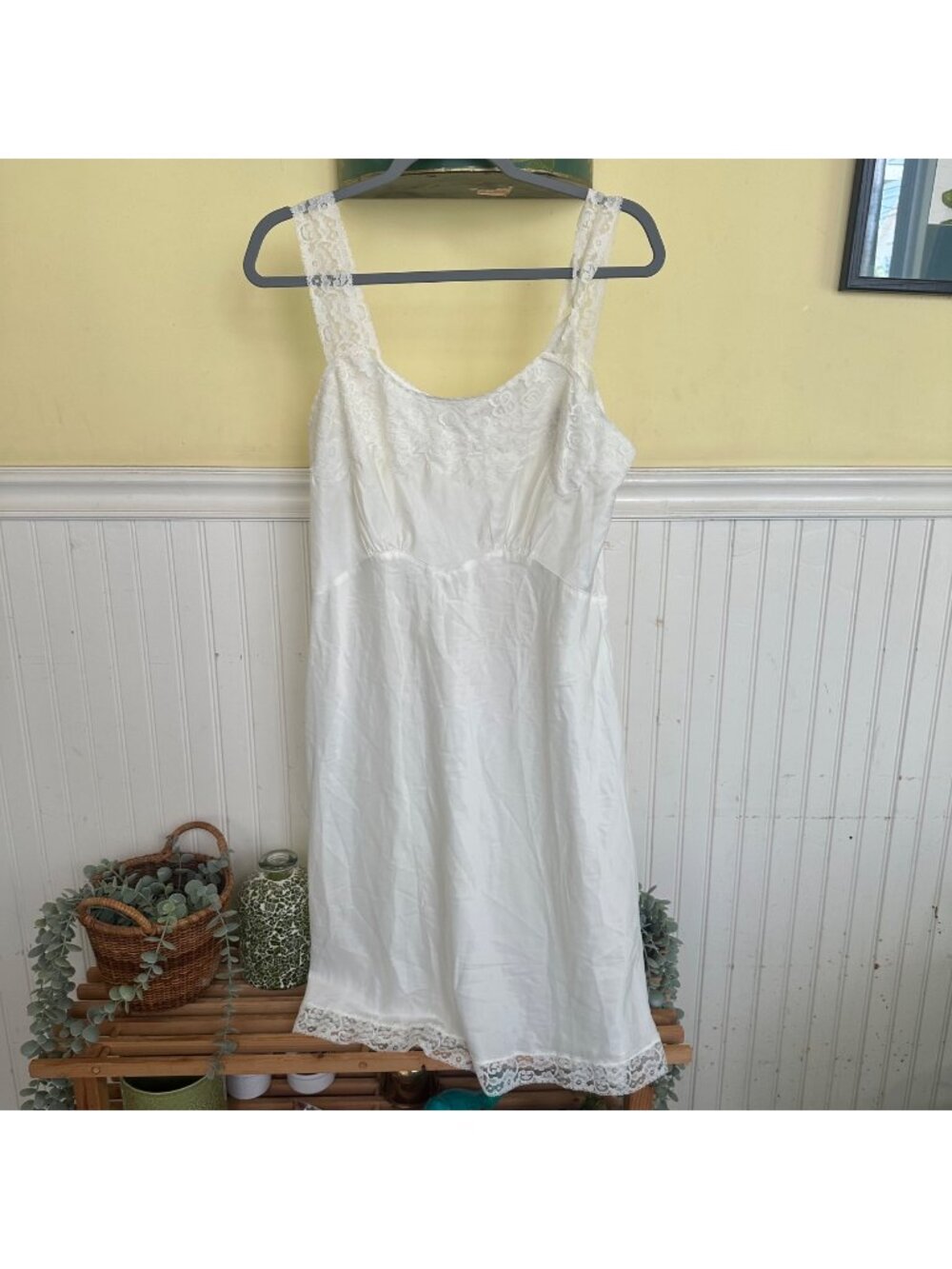 Vintage Lady Lynne White Full Slip With Lace Trim & Stretch Straps Sz 40 Vintage